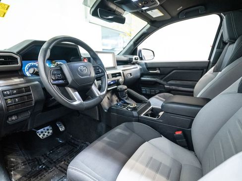 Used 2025 Toyota Tacoma TRD Sport AWD/4WD image 4