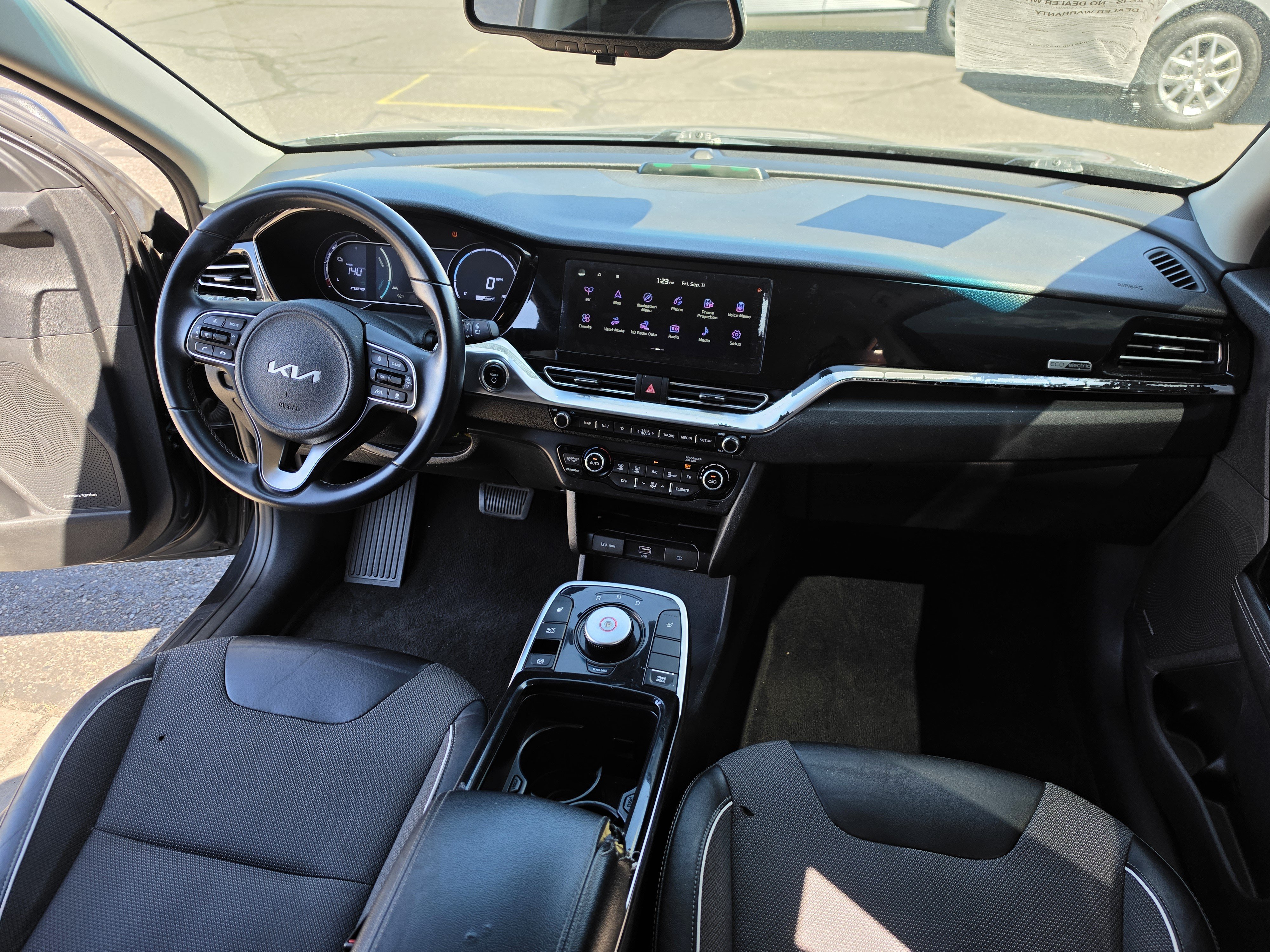 Used 2022 Kia Niro EX FWD image 18