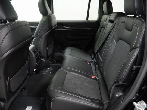 New 2026 Jeep Grand Cherokee Altitude AWD/4WD image 17