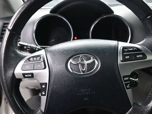 Used 2011 Toyota Highlander Limited w/ Tow Pkg AWD/4WD image 16