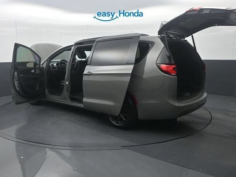 Used 2021 Chrysler Pacifica Touring-L w/ Uconnect Theater Family Group FWD image 39