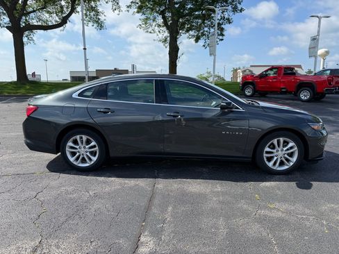 Used 2018 Chevrolet Malibu LT w/ Driver Confidence Package FWD image 4