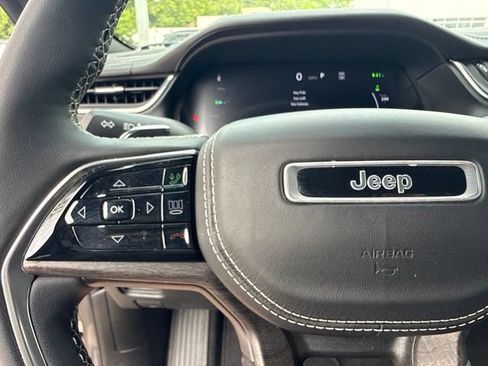 Used 2024 Jeep Grand Cherokee Overland w/ Trailer Tow Package AWD/4WD image 36