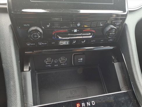 Used 2023 Jeep Grand Cherokee L Laredo image 21