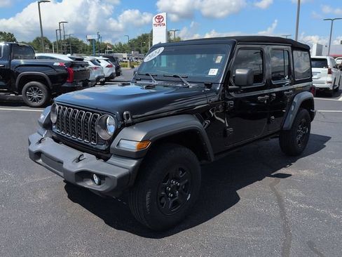 Used 2024 Jeep Wrangler Unlimited Sport AWD/4WD image 3
