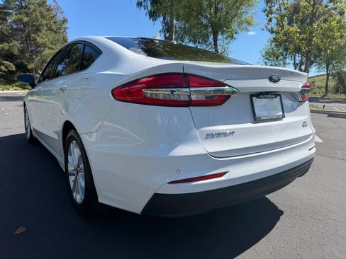 Used 2019 Ford Fusion SE image 3