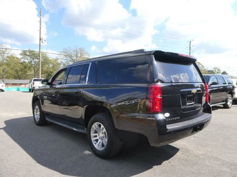 Used 2019 Chevrolet Suburban LT image 8