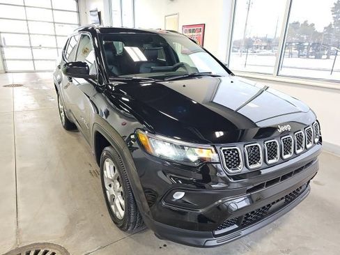 Certified 2024 Jeep Compass Latitude image 3