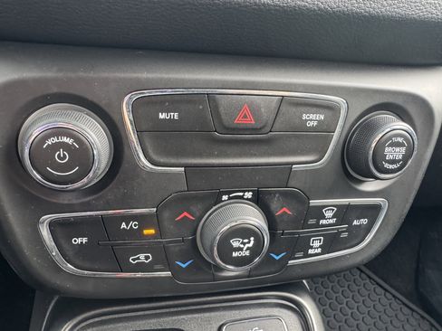 Used 2018 Jeep Compass Trailhawk w/ Leather Interior Group AWD/4WD image 34