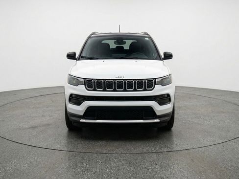 Used 2025 Jeep Compass Limited AWD/4WD image 2
