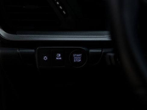 Used 2025 Porsche 911 Carrera image 38