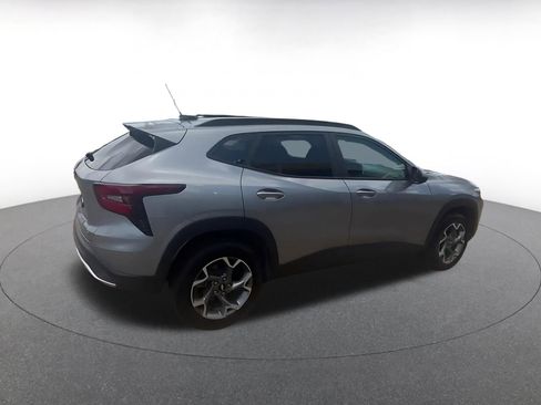 Used 2025 Chevrolet Trax LT w/ LT Convenience Package FWD image 15