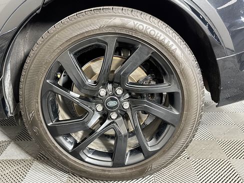Used 2023 Land Rover Discovery Metropolitan Edition AWD/4WD image 35