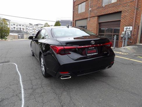 Used 2022 Toyota Avalon XLE image 5