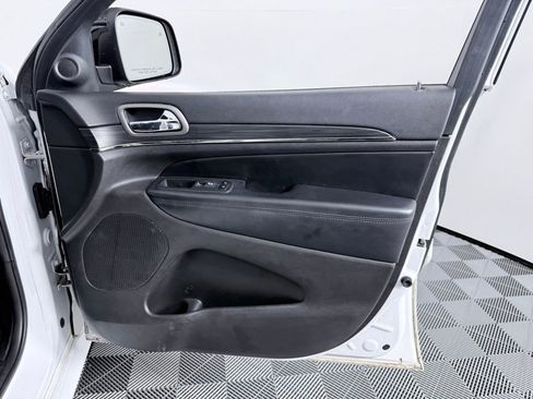 Used 2019 Jeep Grand Cherokee Limited X image 10