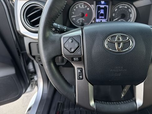 Used 2017 Toyota Tacoma SR5 w/ Tow Package AWD/4WD image 19