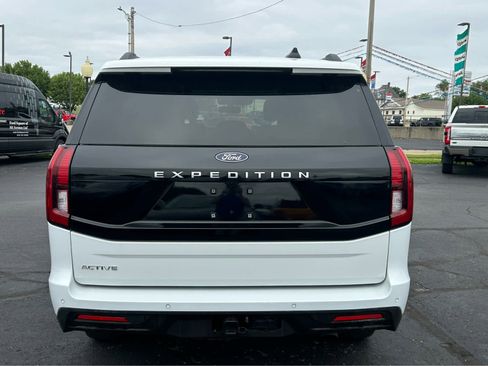 Used 2025 Ford Expedition Active AWD/4WD image 3