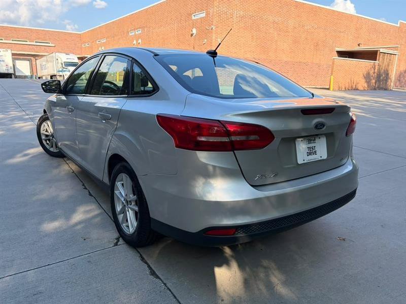 Used 2018 Ford Focus SE FWD image 4