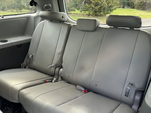 Used 2017 Toyota Sienna XLE Premium image 16