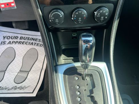 Used 2012 Chrysler 200 Touring FWD image 18