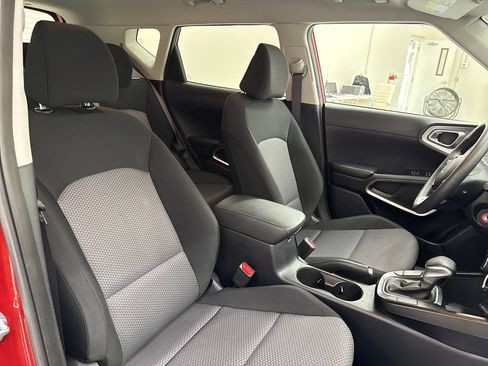 Used 2024 Kia Soul LX w/ Option Group 015 FWD image 23