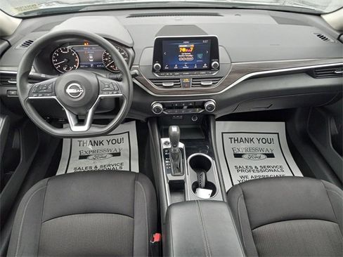 Used 2024 Nissan Altima 2.5 SV image 14