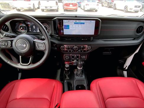 Used 2024 Jeep Wrangler Unlimited Rubicon AWD/4WD image 15