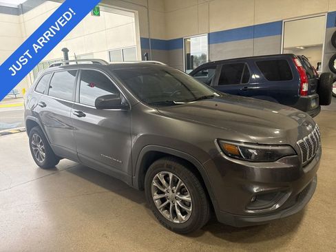 Used 2019 Jeep Cherokee Latitude Plus w/ Comfort/Convenience Group image 2