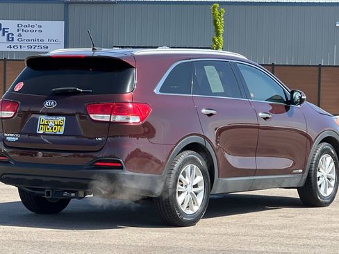Used 2017 Kia Sorento AWD image 4