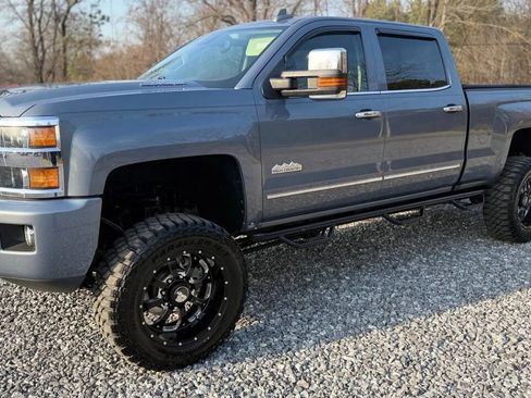 Used 2016 Chevrolet Silverado 2500 High Country w/ Duramax Plus Package image 3