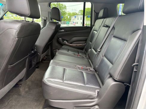 Used 2018 Chevrolet Suburban LT w/ Luxury Package AWD/4WD image 10