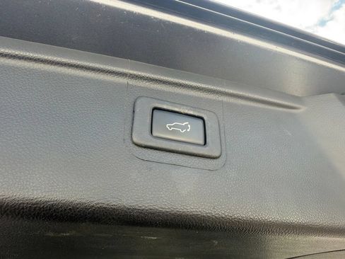 Used 2018 Subaru Outback 3.6R Limited AWD/4WD image 22
