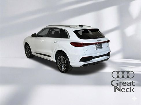 Certified 2025 Audi Q5 Premium w/ Convenience Package image 7
