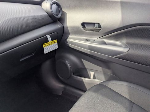 New 2025 Nissan Kicks Play S image 29