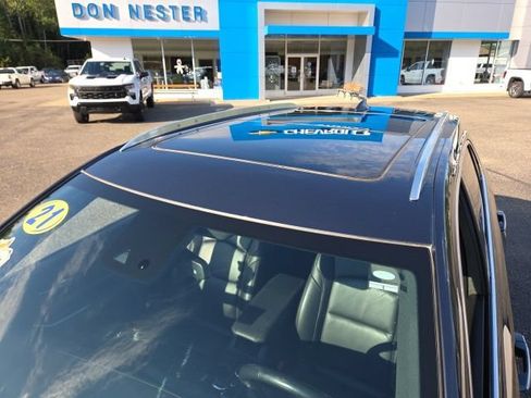 Used 2021 Cadillac XT4 Premium Luxury w/ Sun And Sound Package AWD/4WD image 17