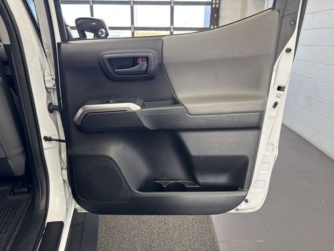 Certified 2017 Toyota Tacoma SR5 image 47