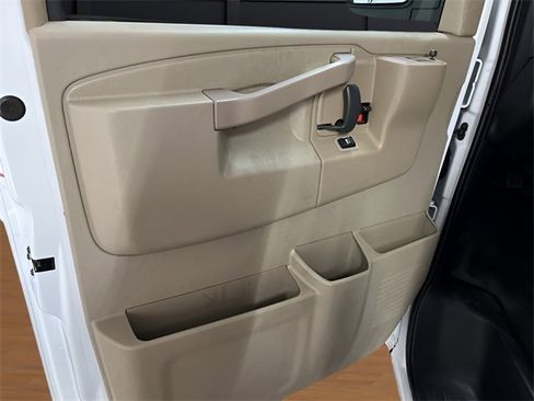 Used 2021 Chevrolet Express 3500 w/ Driver Convenience Package image 9
