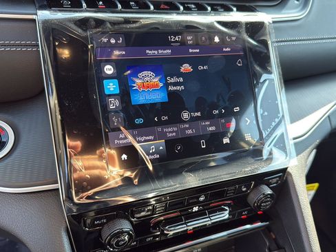 New 2025 Jeep Grand Cherokee Altitude image 15