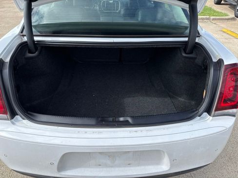 Used 2022 Chrysler 300 Touring L RWD image 10