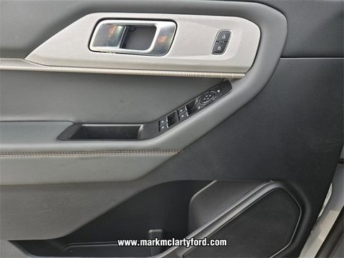 New 2025 Ford Explorer Active w/ Active Comfort Package image 22