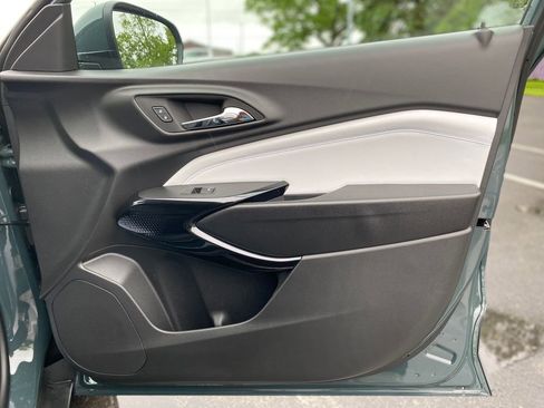 New 2026 Chevrolet Trax LT w/ LT Convenience Package FWD image 9