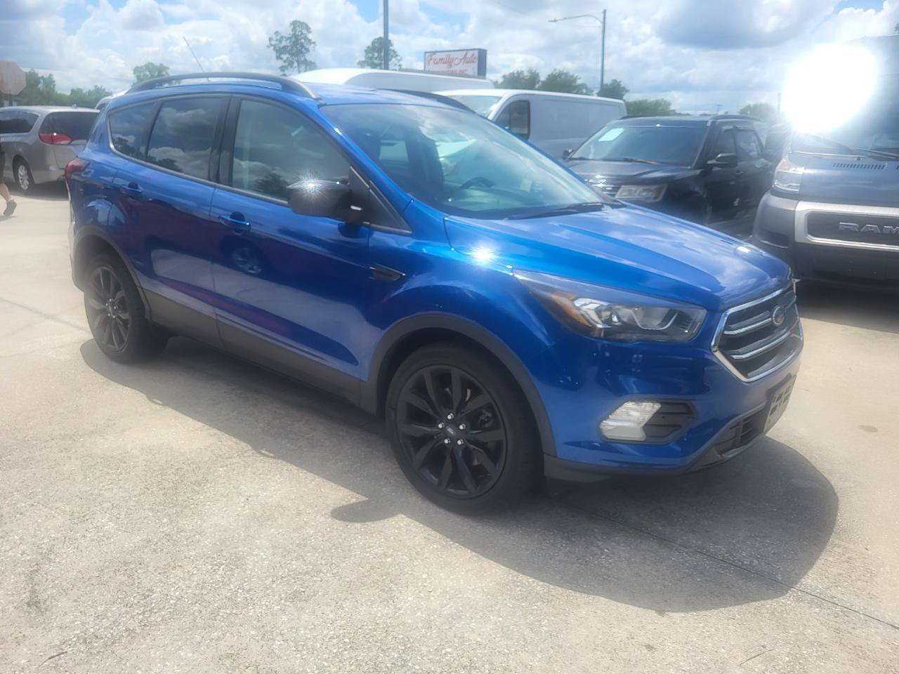 Used 2019 Ford Escape SE w/ SE Sport Appearance Package AWD/4WD image 8