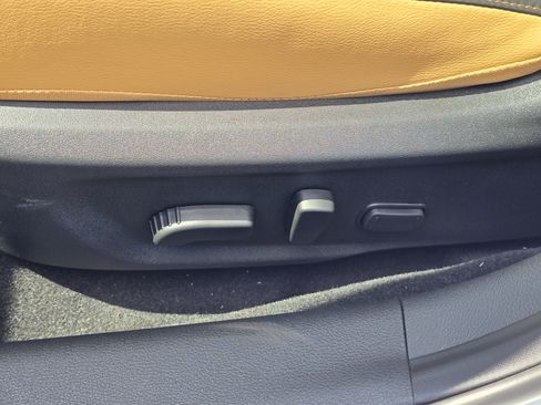 Used 2025 Nissan Sentra SV w/ SV Premium Package FWD image 16