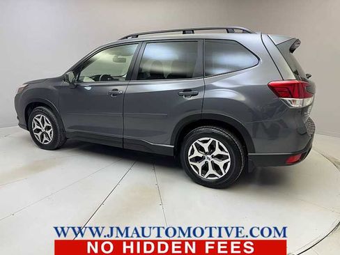 Used 2023 Subaru Forester Premium image 3