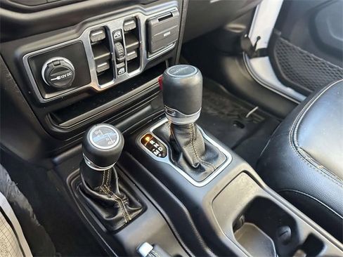 Certified 2022 Jeep Gladiator Overland image 36