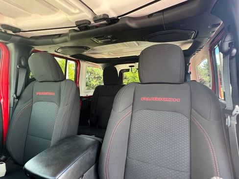 Used 2022 Jeep Wrangler Unlimited Rubicon w/ Cold Weather Group AWD/4WD image 14