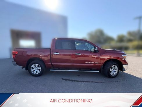 Used 2018 Nissan Titan SV AWD/4WD image 4