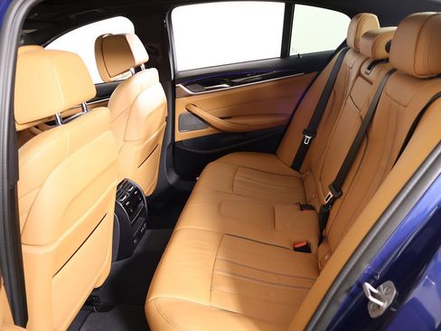 Used 2022 BMW M550i xDrive w/ Premium Package image 41