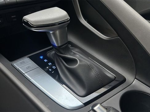 Certified 2024 Hyundai Elantra SEL image 23
