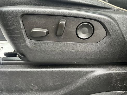 Used 2021 GMC Yukon XL SLT w/ SLT Premium Package image 19